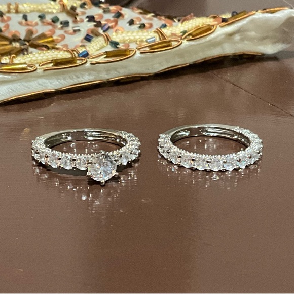Elegant Silver Diamond Ring Set - Picture 6 of 14